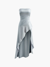 Asymmetrisches trägerloses Kleid mit Rüschen